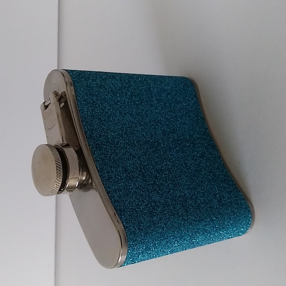 Bellagio Las Vegas Glam Flask - Picture 4 of 7